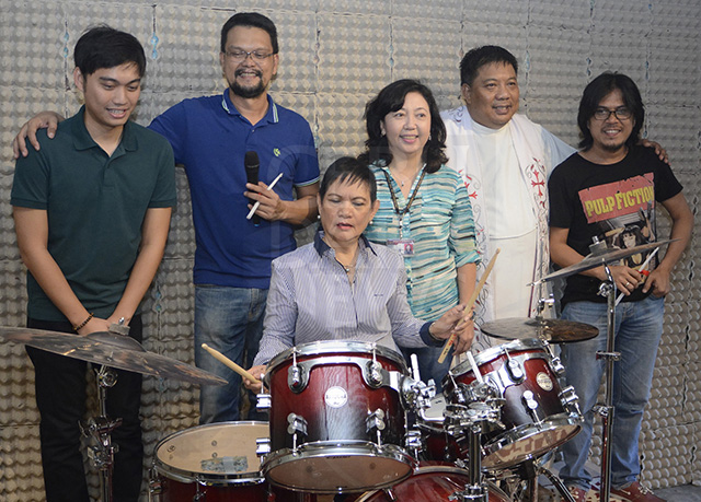 Trade and Industry Provincial Director Nelia Navarro leads the turnover of equipment of the Shared Service Facility on Creative Digital Content to artists and musicians at the UP Cebu campus. (CDN PHOTO/CHRISTIAN MANINGO)