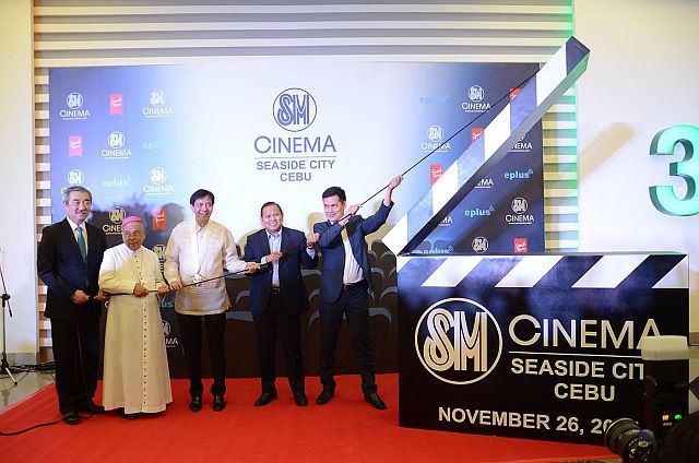  Hans T. Sy, (extreme left) president of SM Prime Holdings, Inc. and Cebu City Mayor Michael L. Rama (center)  lead the symbolic opening of the cinemas in SM Seaside City Cebu.