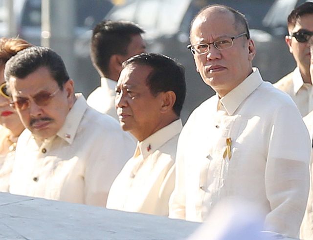President Aquino, with Vice President Jejomar Binay and Manila Mayor Joseph Estrada, leads the flag raising during the Rizal Day rites at the Luneta Park. (INQUIRER PHOTO)