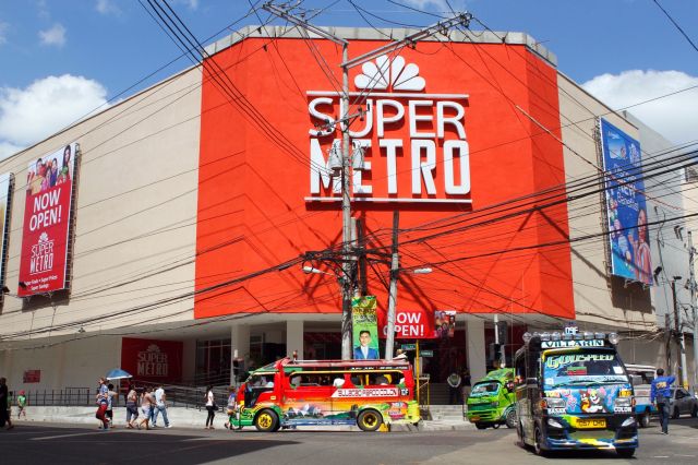 Super Metro in Colon Street is one of Metro Retail's hypermarkets. Other retail formats are department store, supermarket and neighborhood store.