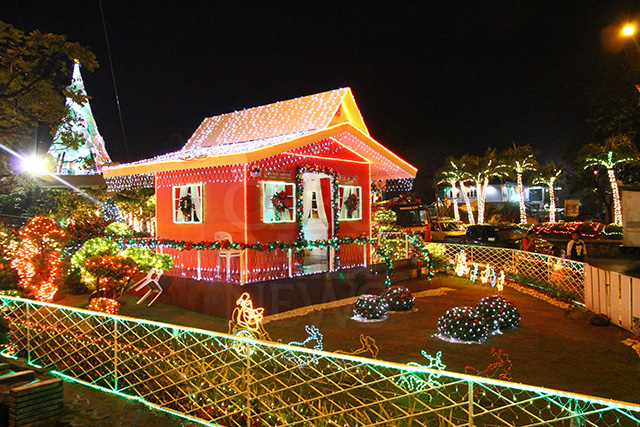 Thousands of LEDs light up Mandaue's version of Santa Claus' house but this one is in the city's plaza. (CDN PHOTO/TONEE DESPOJO)