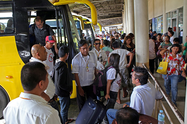 Passengers get ready to take a bus ride at the Cebu South Bus Terminal to their hometowns in the south of Cebu for the Christmas holidays in this 2013 file photo. (CDN PHOTO/LITO TECSON)