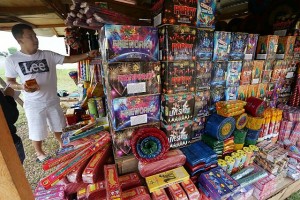 FIRE CRACKERS FOR SALE AT SRP/DEC. 19, 2015: Fire cracker vendors started to display in their disignated area at the back of the Sugbu building.(CDN PHOTO/JUNJIE MENDOZA)