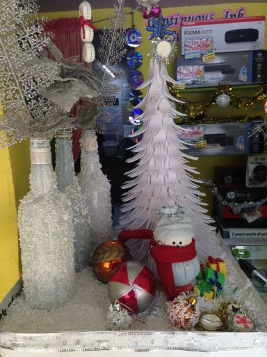 A Christmas tree made of plastic forks stand outside the Ink Pro shop where Shelayn Pafibe works. (CDN PHOTO/JULIT JAINAR)