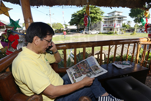 The Mayor can be found in the morning relaxing in his nipa hut at the Rama compound, having breakfast and reading the newspaper. (CDN PHOTO/JUNJIE MENDOZA)