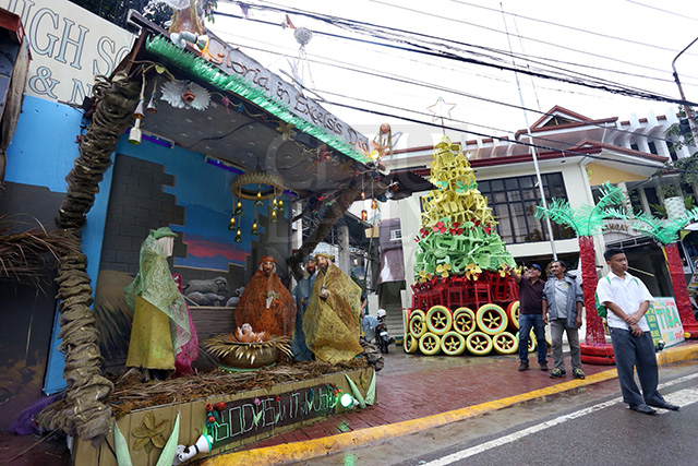 Barangay Tisa in Cebu City recreates the nativity scene using recycled sacks, woodcraft, wine bottles, plastic containers and tires. (CDN PHOTO/JUNJIE MENDOZA)