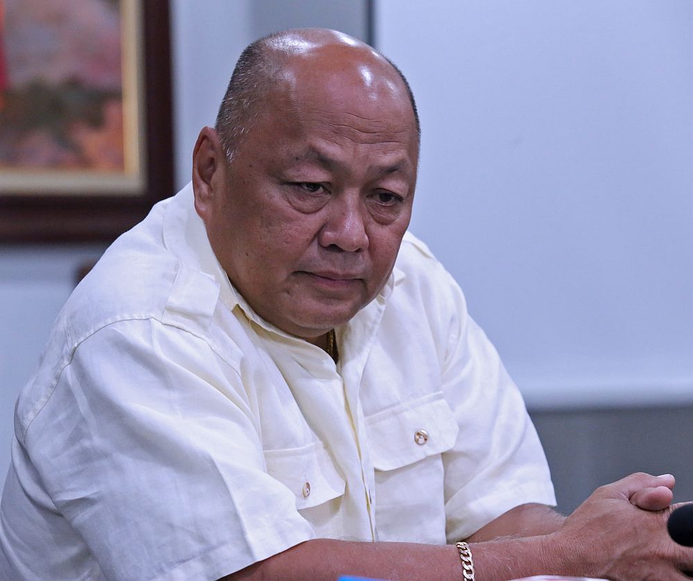 SUSPENDED: Cebu governor Helario Davide III affirms provincial board suspension of Dumanjug Mayor Nelson Garcia for Abused of Authority.(CDN PHOTO/JUNJIE MENDOZA)