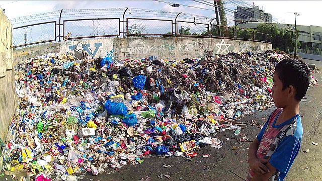 SILOY IS WATCHING: A young boy look at the uncollected garbage for almost one week already at A.S Fortuna Ext. barangay Guizo Mandaue City.ATTENTION: MANDAUE CITY HALL OFFICIALS CAN YOU HELP THIS BARANGAY IN COLLECTION THIER GARBAGE?