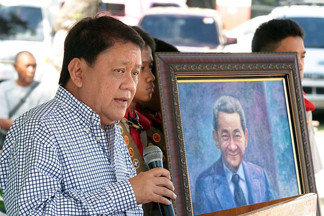 SERGIO OSMEÑA JR. 99TH BDAY/DEC. 4, 2015: Former Cebu City mayor and South District congressman Tomas Osmeña deliver his insperational message during the floral offering at the new Monument of Sergio Osmeña Jr. in celebration of its 99th Birth Anniversary infront of the Cebu City Hall building Plaza Sugbu.(CDN PHOTO/JUNJIE MENDOZA)