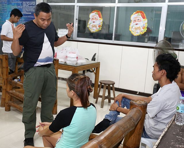 NBI READED CORDOVA CYBERPORN/DEC. 5, 2015:NBI Manila agents talk to the mother and his son after they were arrested to Cyber pornography at barangay Cogon municipality of Cordova yesterday at the NBI Central Visayas office 5 minors were also rescued.(CDN PHOTO/JUNJIE MENDOZA)