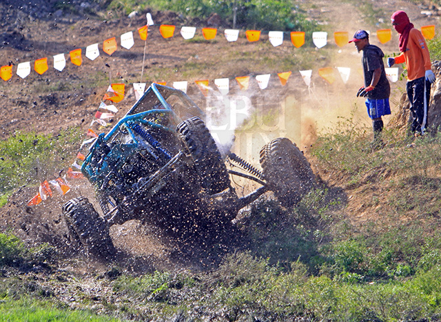 A 4-wheel drive in action during the Nasfor Philippine Tough Truck Challenge XV held in Talisay City. (CDN PHOTO/LITO TECSON)