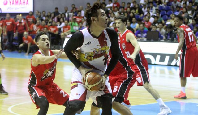 San Miguel's top center June Mar Fajardo escapes from the double-teaming defense of Alaska's Chris Banchero and Sonny Thoss (partly hidden) in last night's main game of the 41st PBA Philippine Cup at the Araneta Coliseum.