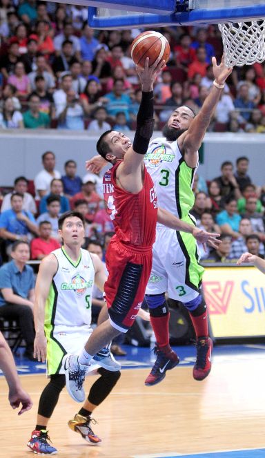 PBA / DEcember 27,2015  LA Tenorio of Ginebra goes for a layup off Stanley Pringles of Globalport  , at the MOA arena . INQUIRER PHOTO /AUGUST DELA CRUZ