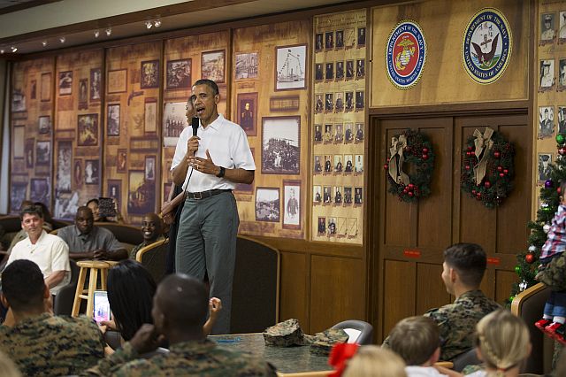 President Barack Obama thanks service members and their families at Marine Corps Base Hawaii. (AP PHOTO)