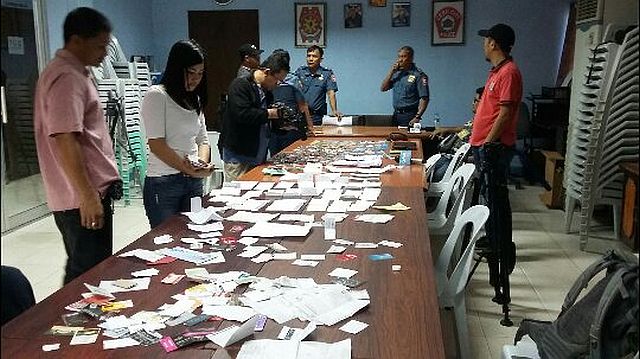 Police present several items seized from suspected pickpockets who struck during the Sinulog revelry. (CDN PHOTO/APPLE TA-AS)