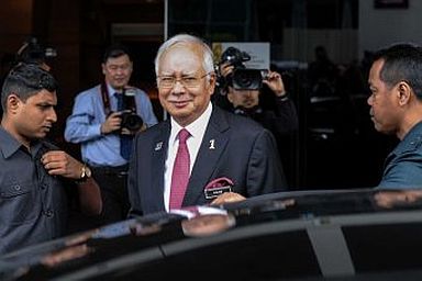 Malaysia’s Prime Minister Najib Razak (center) walks toward his car after attending a parliament session in Kuala Lumpur in this January 26 photo. (AFP PHOTO)