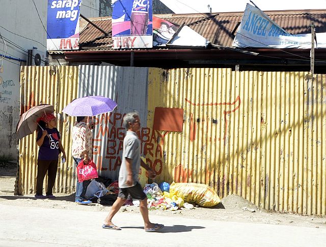 SILOY IS WATCHING/JAN. 08, 2016 Uncollected garbage in Basak, Mandaue City. (CDN PHOTO/CHRISTIAN MANINGO)
