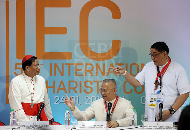 Cebu Archbishop Jose Palma (center), answered queries at a press conference with papal legate Cardinal Charles Maung Bo and Bishop Mylo Hubert Vergara. (CDN PHOTO/JUNJIE MENDOZA)