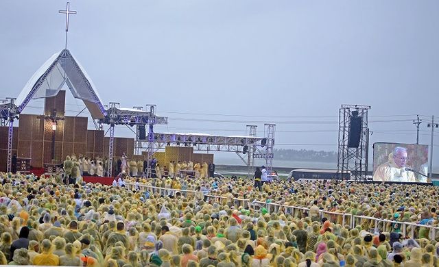 The rain didn't dampen the fervor of the faithful who attended the Mass officiated by Pope Francis at the Tacloban airport.