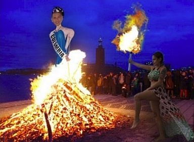 Booba burns an effigy of Colombian Noider Almanza Barraza. (screengrab from ethel booba’s twitter account)