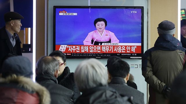 People watch a TV news program showing North Korea's announcement of its hydrogen bomb testing, at the Seoul Railway Station in Seoul, South Korea, Wednesday. (AP PHOTO)