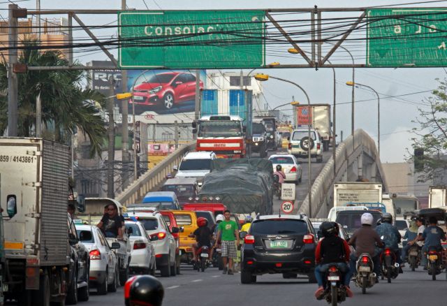 Traffic congestion in Metro Cebu, especially in Mandaue City, is among the urban development problems that regional econimic planners need to address, businessmen say.