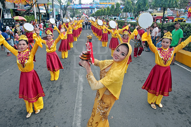Cebu Normal University students dress as Malaysians in 2012 during a kick-off parade at Osmena Boulevard. (CDN FILE PHOTO)