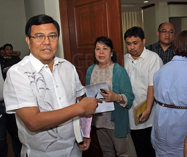 Acting Cebu City Mayor Edgardo Labella says the city government will abide by any decision reached among all parties concerned in the lot dispute. (CDN PHOTO/LITO TECSON)