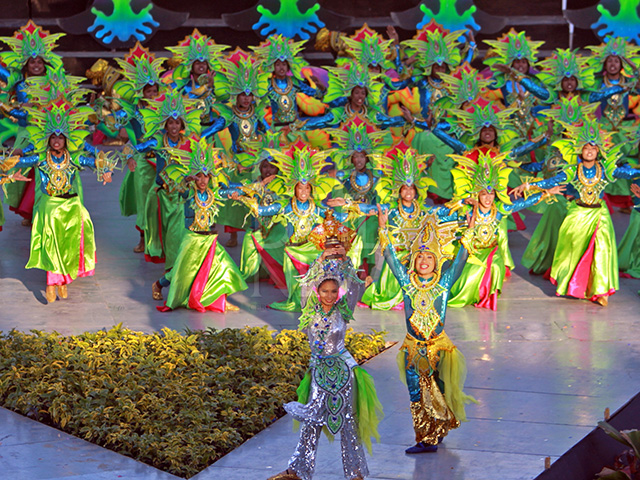 Tribu Katbalaugan, of Catbalogan City, 2nd in the Free Interpretation category, reprises their winning performance during the awarding ceremony at the Cebu City Sports Center. (CDN PHOTO/LITO TECSON)