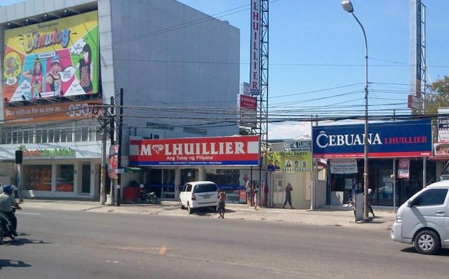 Police are still investigating last Sunday's robbery of the M. Lhuillier Pawnshop on Airport Road, barangay Pusok, Lapu-Lapu City. (CDNPHOTO/NORMAN MENDOZA)