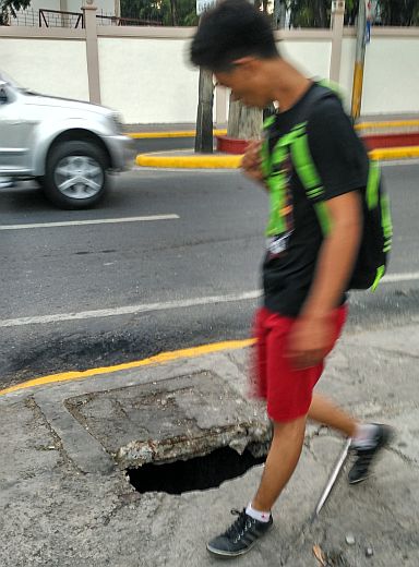 SILOY IS WATCHING/JAN. 19, 2016 A damaged manhole cover on the corner of Golam drive and Pope John Paul II Avenue. Attn.: Department of Engineering and Public Works - Cebu City, please repair this before the IEC starts (CDN PHOTO/CHRISTIAN MANINGO)