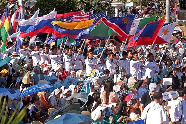 IEC OPENING/JAN 24,2016: Multi-national flags representing delagtes paraded during the opening mass of the International Eucharistic Conference mass at Plaza Independencia in Cebu City. (CDN PHOTO/TONEE DESPOJO)