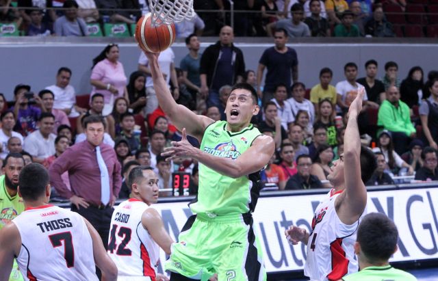 Veteran Billy Mamaril of GlobalPort penetrates the defense of the Alaska Aces in Game 1 of their semifinal series at the Mall of Asia Arena. (PBA IMAGES)