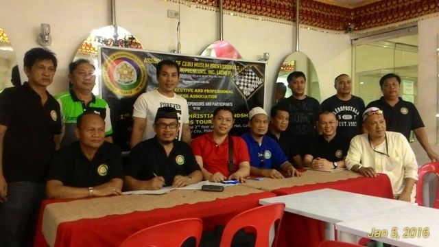 Organizers of the upcoming 1st Cebu Muslim-Christian Friendship Open Chess Tournament pose for a photo-op after yesterday's press launching of the event set for this weekend at the AMA's Halal Fast Foods inside the Colonade Mall. (CDN PHOTO/GLENDALE G. ROSAL)