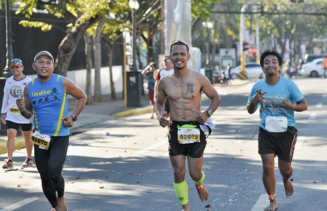 Barefoot runners (from left) Romil Garces, Edwin Colina and Villy Ponferrada. (CONTRIBUTED PHOTO/REYNAN OPADA)