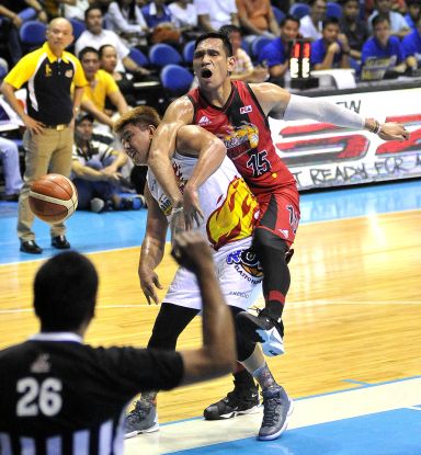 San Miguel Beer's June Mar Fajardo (15) fouls Beau Belga of Rain or Shine in a rebounding battle in Game 5 of their semifinal showdown of the 41st PBA Philippine Cup last night at the Araneta Coliseum. (INQUIRER PHOTO)