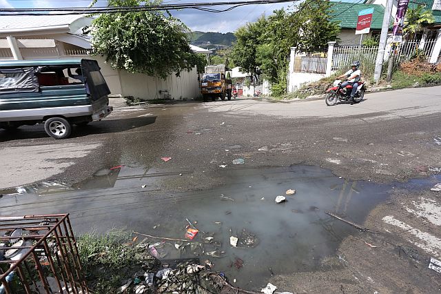 SILOY IS WATCHING: Residents and motorist are complaining of this water canal overflow that made Villalonga corner Justice street Capitol Site slippery that indangers the motorist.ATTENTION: CAPITOL SITE BARANGAY OFFICIALS.