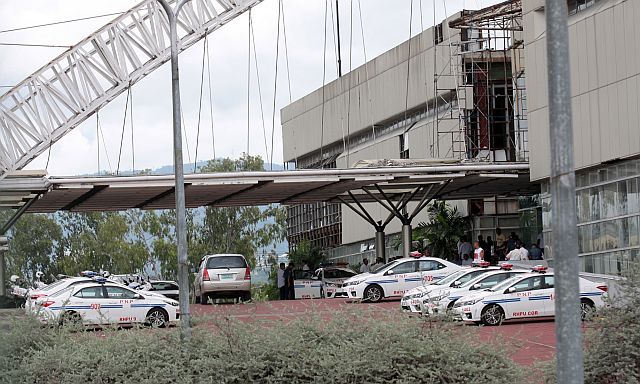 APEC POLICE VEHICLES/AUG. 20, 2015: Additional police vehicles were park at the old and damage Cebu International Convention Center (CICC) waiting for assigments to secure APEC deligations.(CDN PHOTO/JUNJIE MENDOZA)