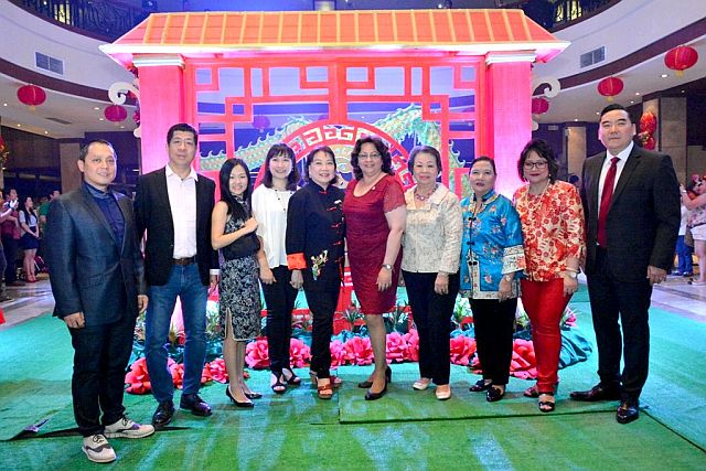  At the lobby, from left are Dr. Henry Chua, Dickson Lim, Catherine Sin, Anne Marie Tan, Mayen Tan, general manager Julie Najar, Dr. Vivina  Yrastorza. Jessica Avila, Melanie Ng and Edmund Liu