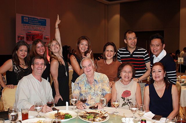 The table of Mike and Rose Hennessy with friends Grace Granlund, Genevieve Bisson,  Lisa Stevens, Lisa Moran Jarque, GSB, Kingsley Benedict Sode Medalla, Allan Mill-Irving, Pacita Medalla, and Mariter Dumon-Klepp