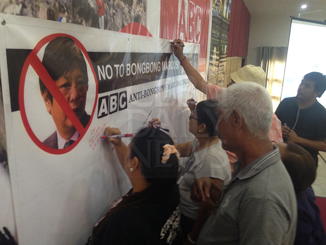 Supporters signe the "No to Bongbong Marcos" wall during the general assembly of the Anti-Bongbong Coalition in a hotel in Cebu City on Saturday afternoon. (CDN PHOTO/CARMEL LOISE MATUS)