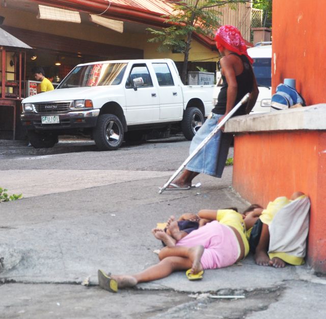 Sleeping on the streets and begging for alms have become a way of life for these children and their parents, a practice discouraged by the Cebu City Task Force on Street Children. (CDN FILE PHOTO)