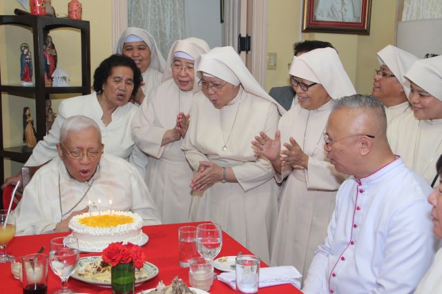 Archbishop Emeritus Ricardo Vidal blows the candles to celebrate his 85th birthday as Cebu Archbishop Jose Palma and some nuns sing a birthday song. (CONTRIBUTED PHOTO/SAMMY NAVAJA)