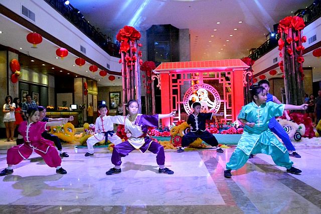 The Cebu Wushu Traditional Lion and Dragon Dance team gave a performance at the lobby.