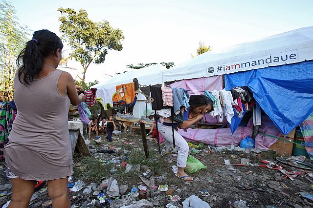  The fire victims of Purok Nangka, Barangay Ibabao-Estancia and Sitio Sto. Niño of Barangay Guizo are expected  to move out by  today after the lot owners said they will sell their properties  to a private buyer. (CDN PHOTO/JUNJIE MENDOZA)