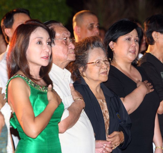 Garcia matriarch Esperanza Fiel Garcia is joined by her husband, former Deputy Speaker Pablo Garcia, her daughter then governor and now Rep. Gwendolyn Garcia of Cebu's 3rd district and Georgia Osmena during the lighting of the Christmas tree in this December 2008 file photo. 