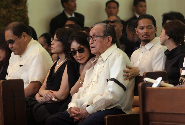 Rep. Gwendolyn Garcia of Cebu's 3rd district comforts her father, former Deputy House Speaker Pablo Garcia, during the Mass at the St. Therese Church in Barangay Lahug, Cebu City. (CDN PHOTO/JUNJIE MENDOZA)