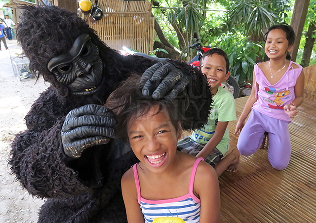 A zoo keeper dressed up in a gorilla suit plays with children at the Cebu City Zoo a day ahead of the Chinese New Year celebration. (CDN PHOTO/TONEE DESPOJO)