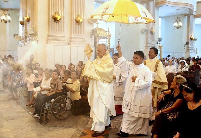 Cebu Archbishop Jose Palma officiates the Mass at the Cebu Metropolitan Cathedral as part of the commemoration of the 24th World Day of the Sick. (CDNPHOTO/SAMMY NAVAJA)