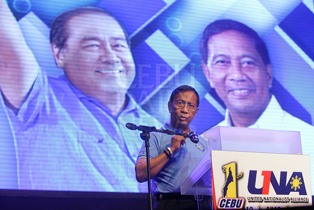 Vice President Jejomar Binay speaks before members of One Cebu Party after the group announced their support for his candidacy. He assures the reopening of Malacanang sa Sugbo if he wins his bid to be the country's next president. (CDN PHOTO/TONEE DESPOJO)